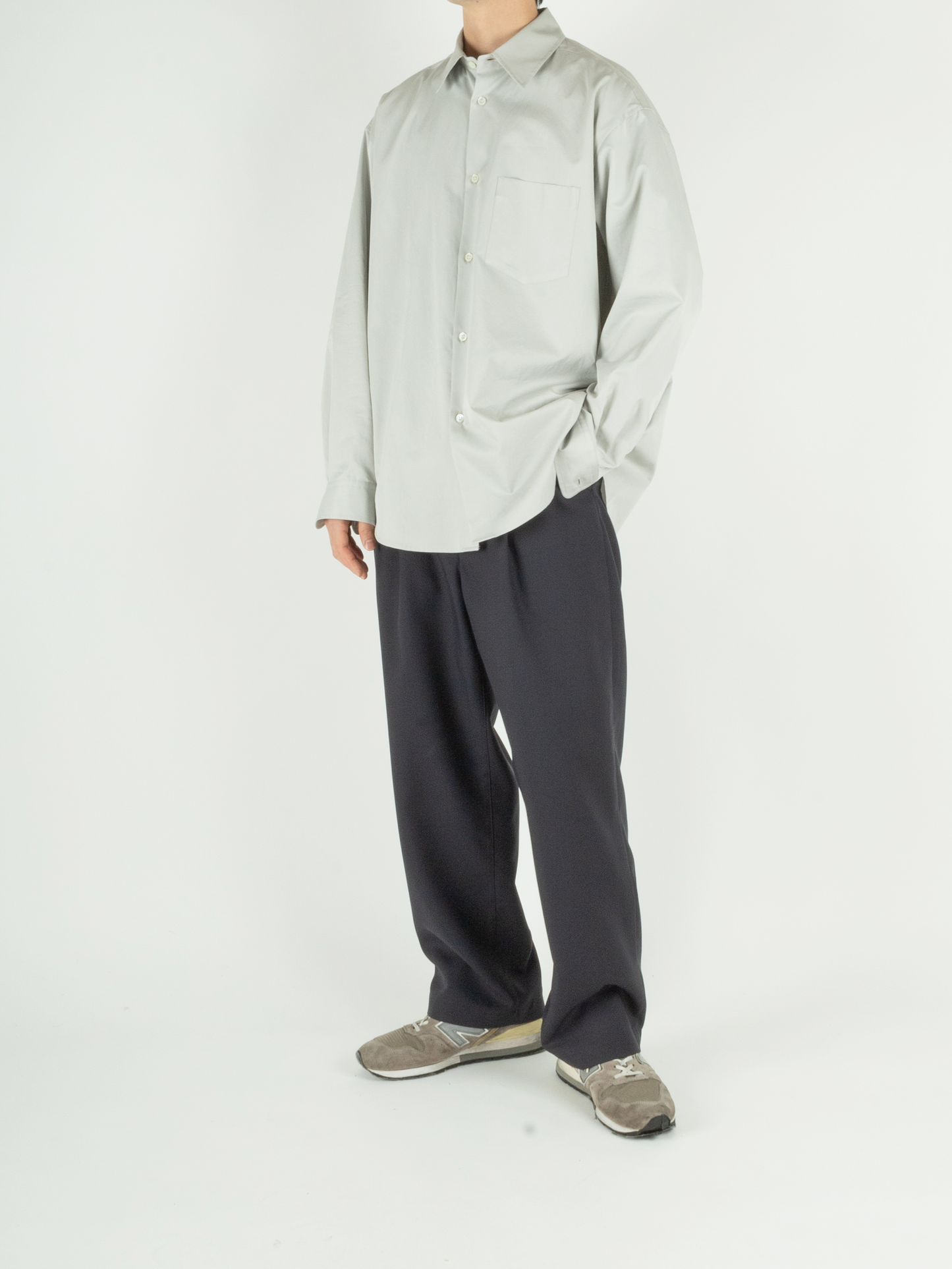 Model 176cm/62kg size L color CLOUD GRAY着用