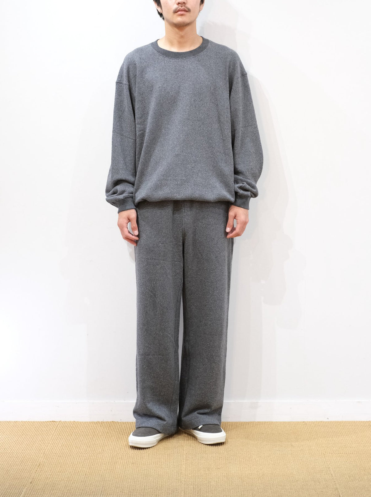 Model 175cm size L color TOP GRAY着用
