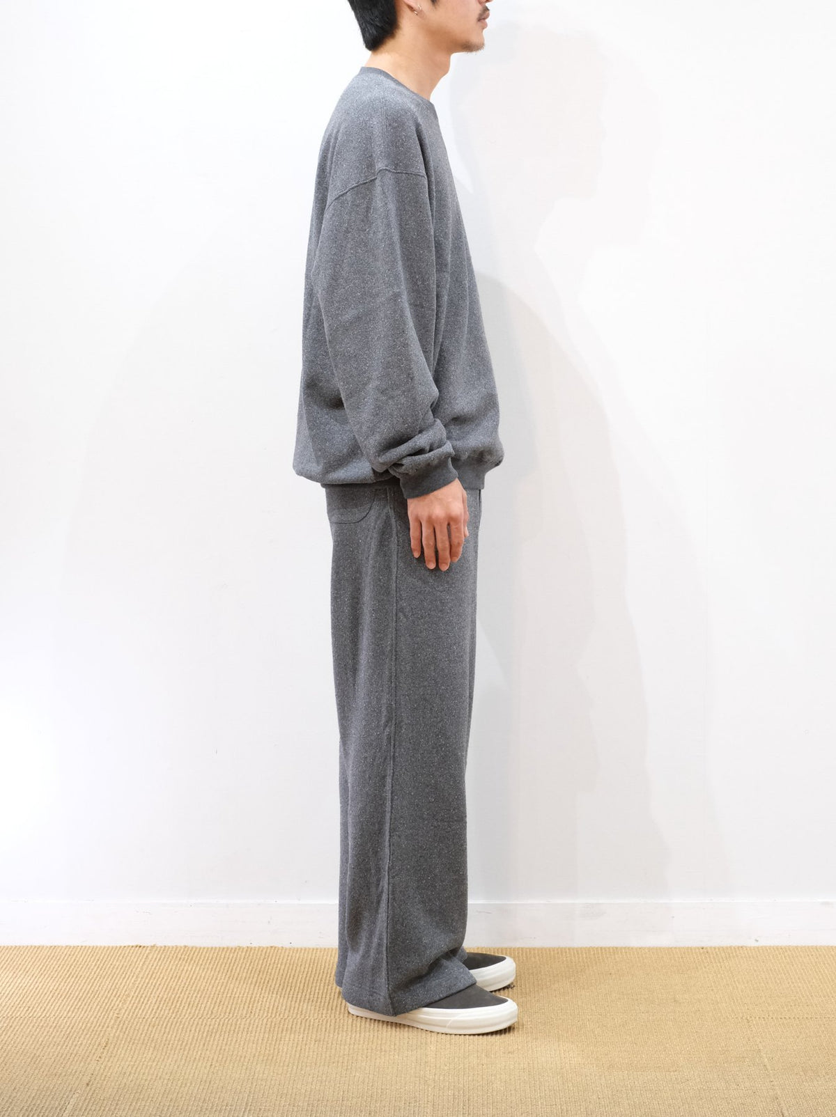 Model 175cm size L color TOP GRAY着用