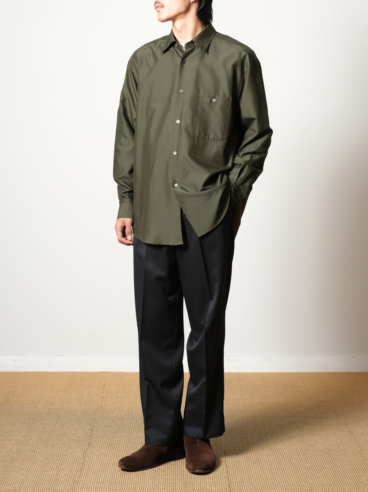 Model 175cm size M color KHAKI着用
