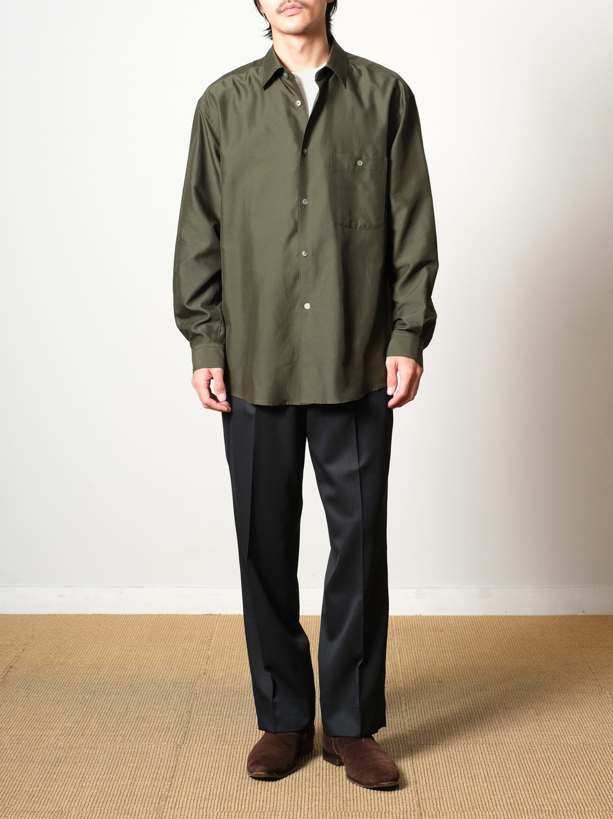 Model 175cm size M color KHAKI着用
