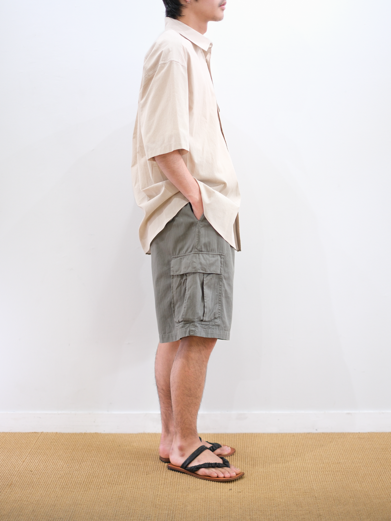 Model 175cm size L color FOG KHAKI着用