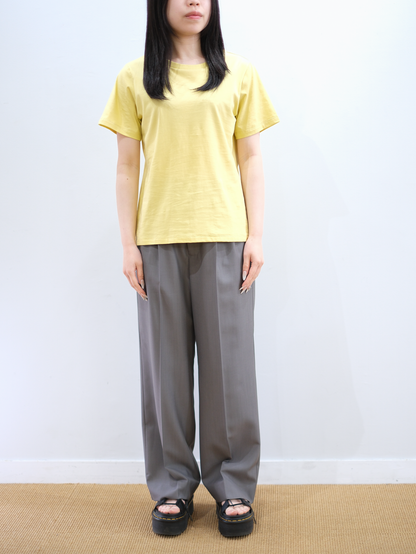 Model 160cm size S color MUTED YELLOW着用