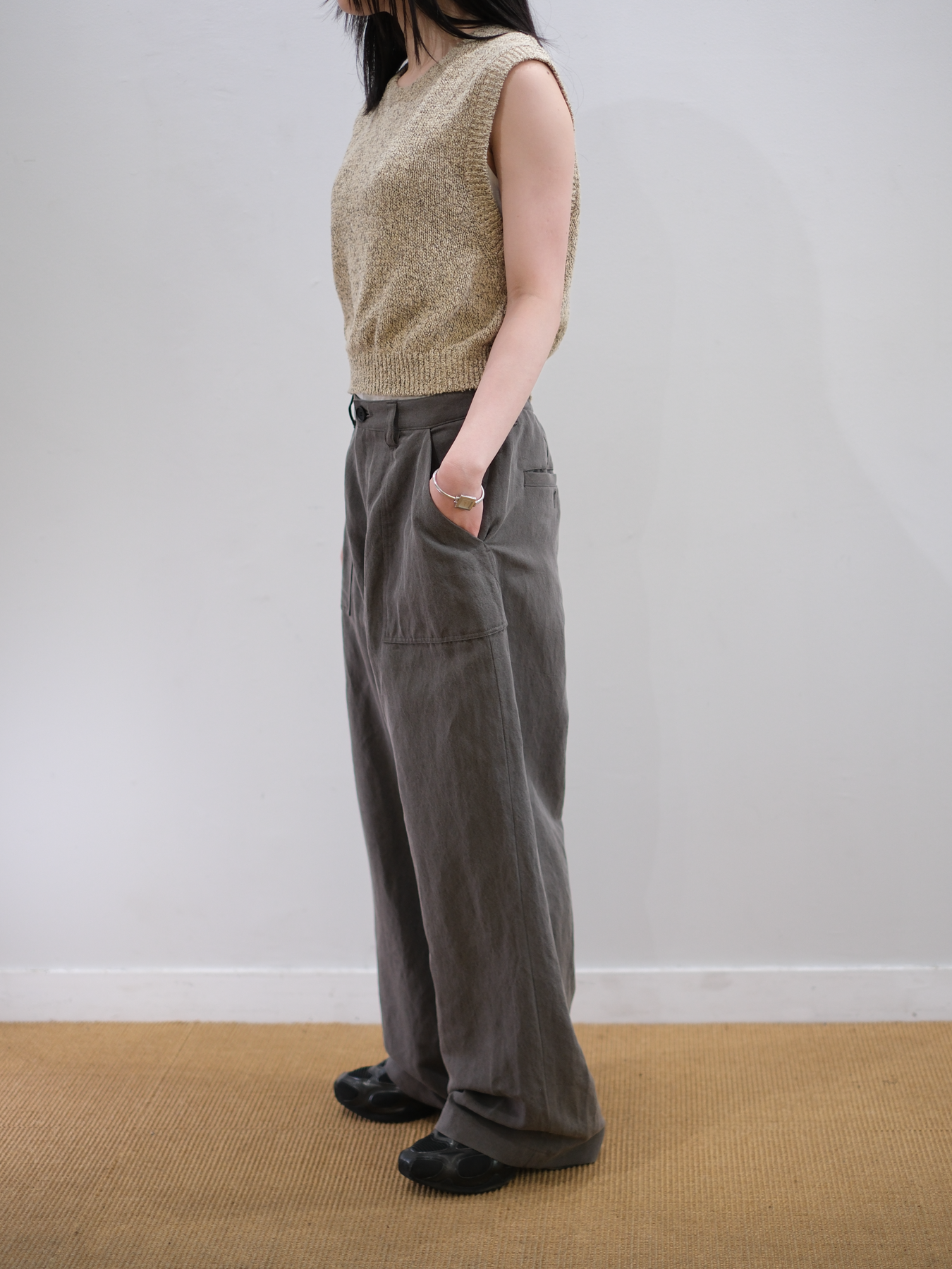 Model 160cm size S color HEATHER BROWN着用

