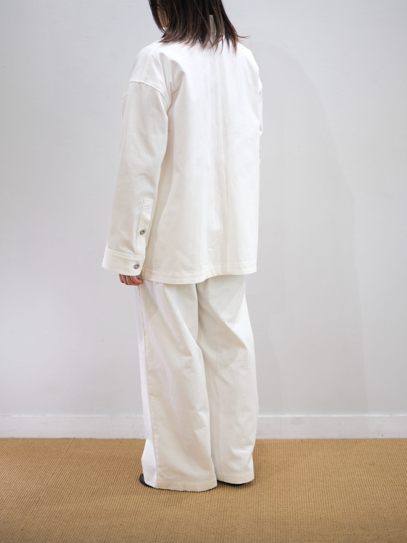 Model 159cm size S color ECRU着用