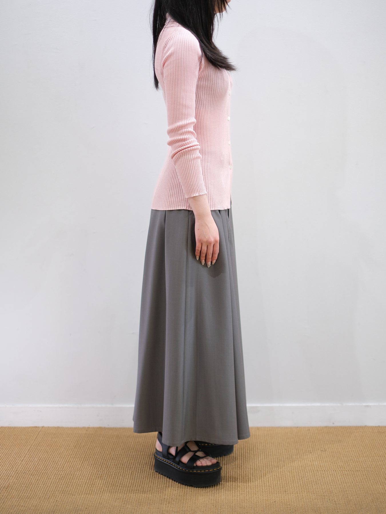 Model 160cm size M color LIGHT GRAY着用