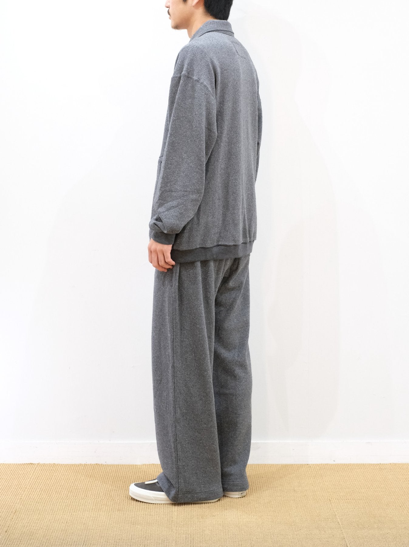 Model 175cm size L color TOP GRAY着用