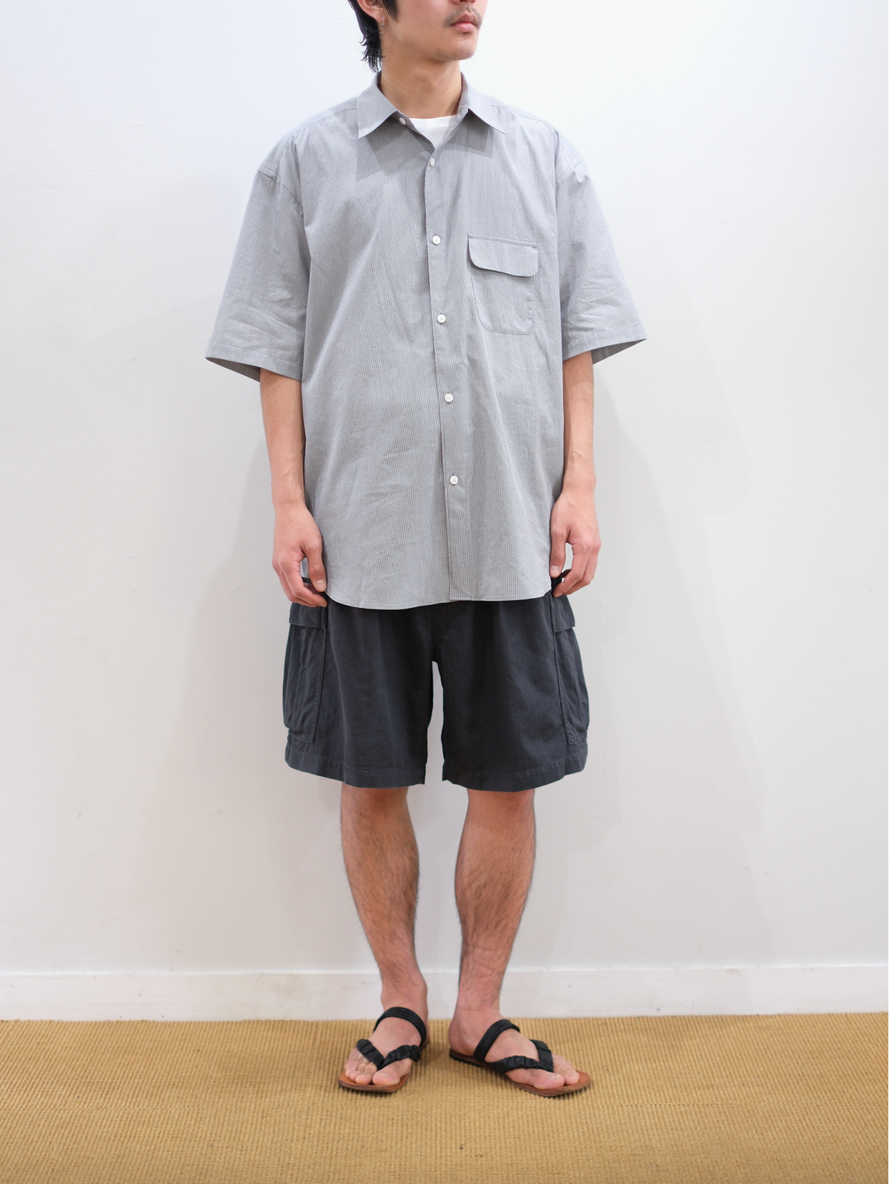 Model 175cm size M color GRAY STRIPE着用