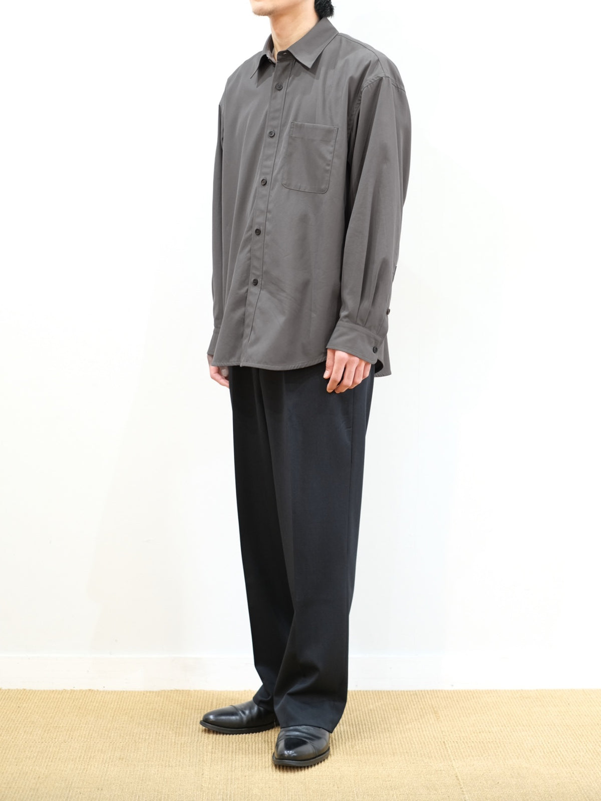 Model 175cm size M color GRAY着用