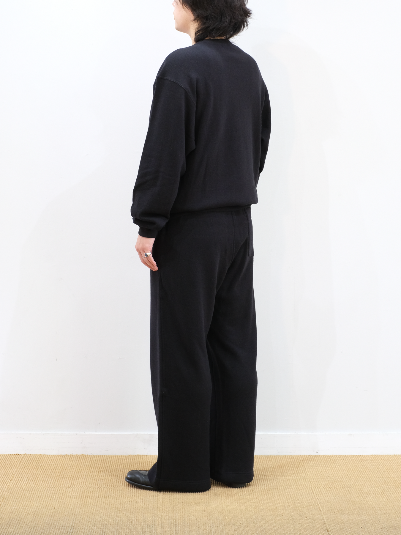 Model 170cm size S color BLACK 着用