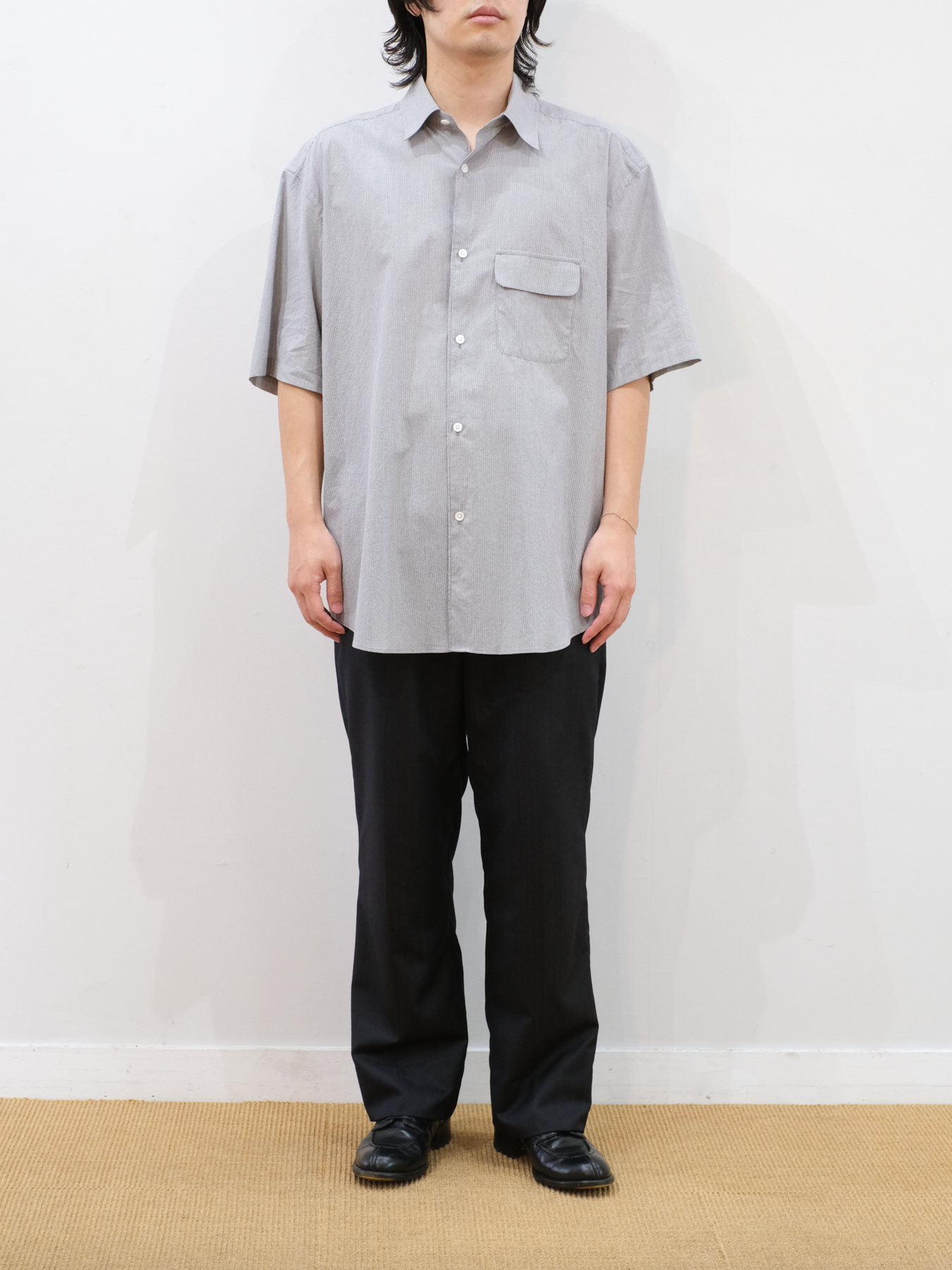 Model 170cm size M color GRAY STRIPE着用