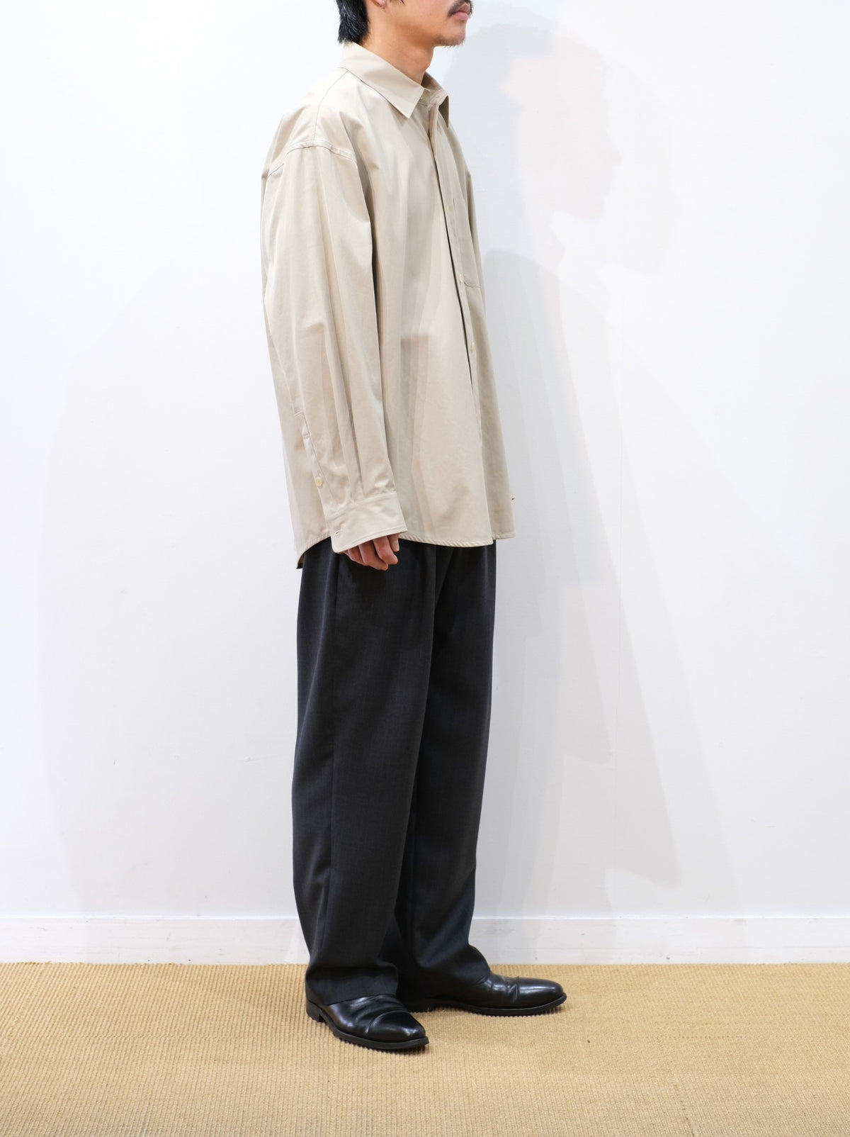 Model 175cm size L color CHARCOAL STRIPE着用