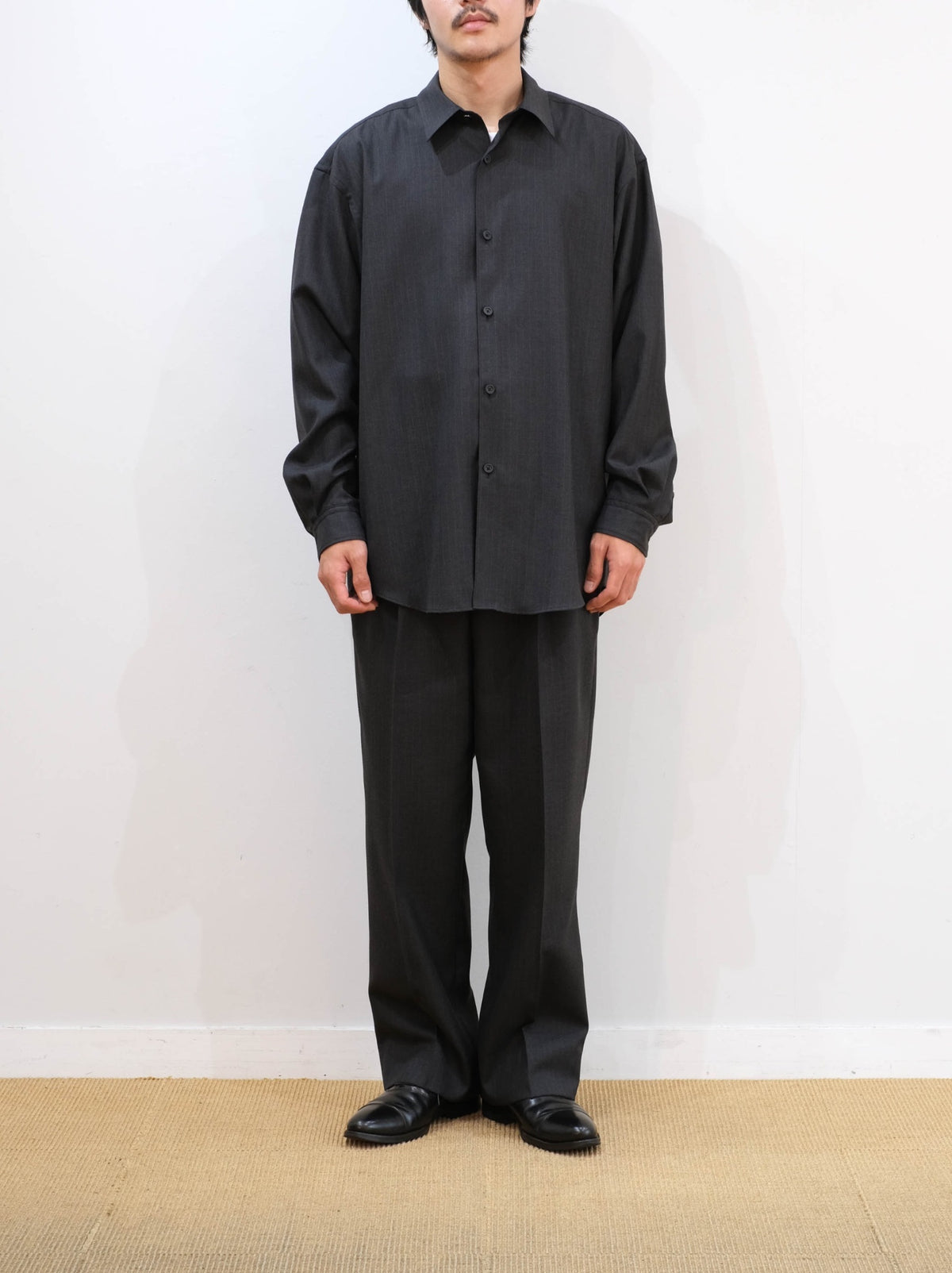 Model 175cm size M color CHARCOAL STRIPE着用