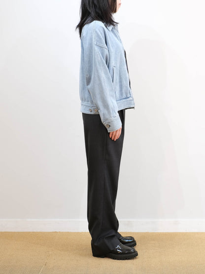 Model 160cm size M color CHARCOAL STRIPE着用