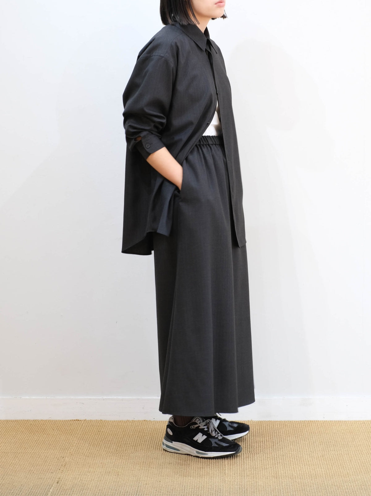 Model 159cm size S color CHARCOAL STRIPE着用