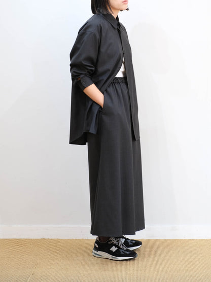 Model 159cm size S color CHARCOAL STRIPE着用