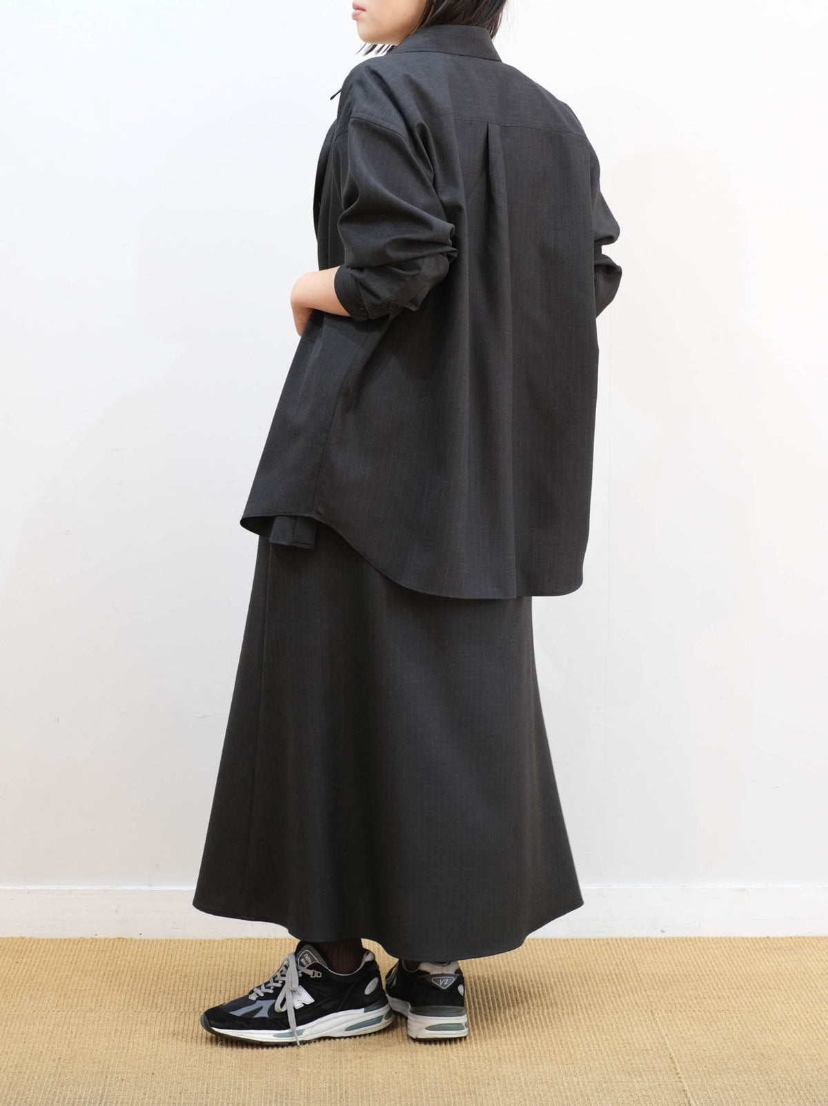 Model 159cm size S color CHARCOAL STRIPE着用