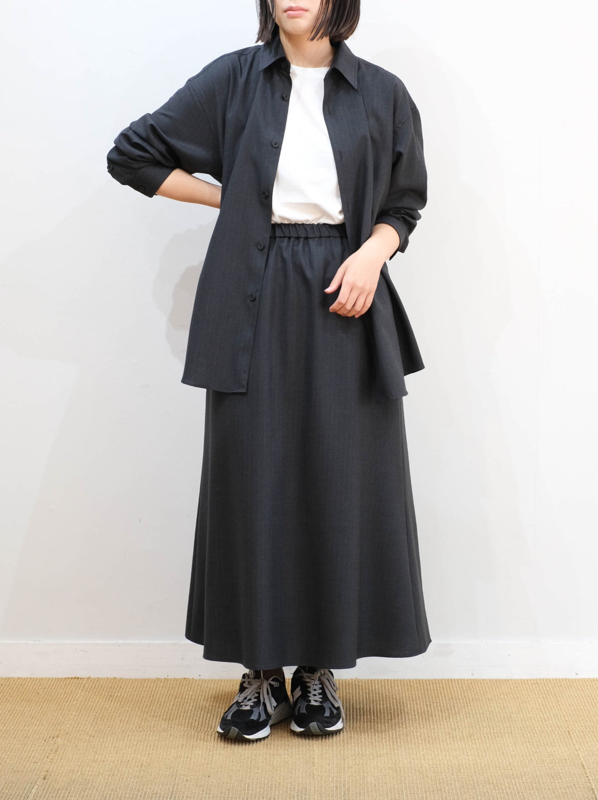 Model 159cm size S color CHARCOAL STRIPE着用