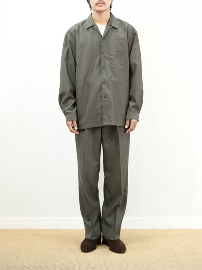 Model 175cm size L color GREIGE着用