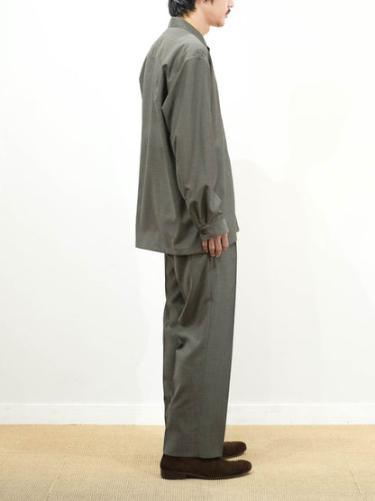 Model 175cm size L color GREIGE着用