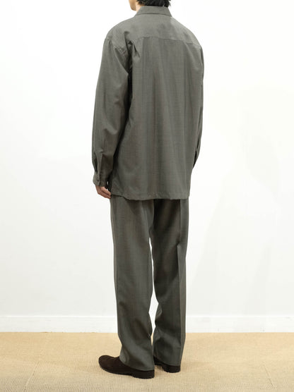 Model 175cm size L color GREIGE着用