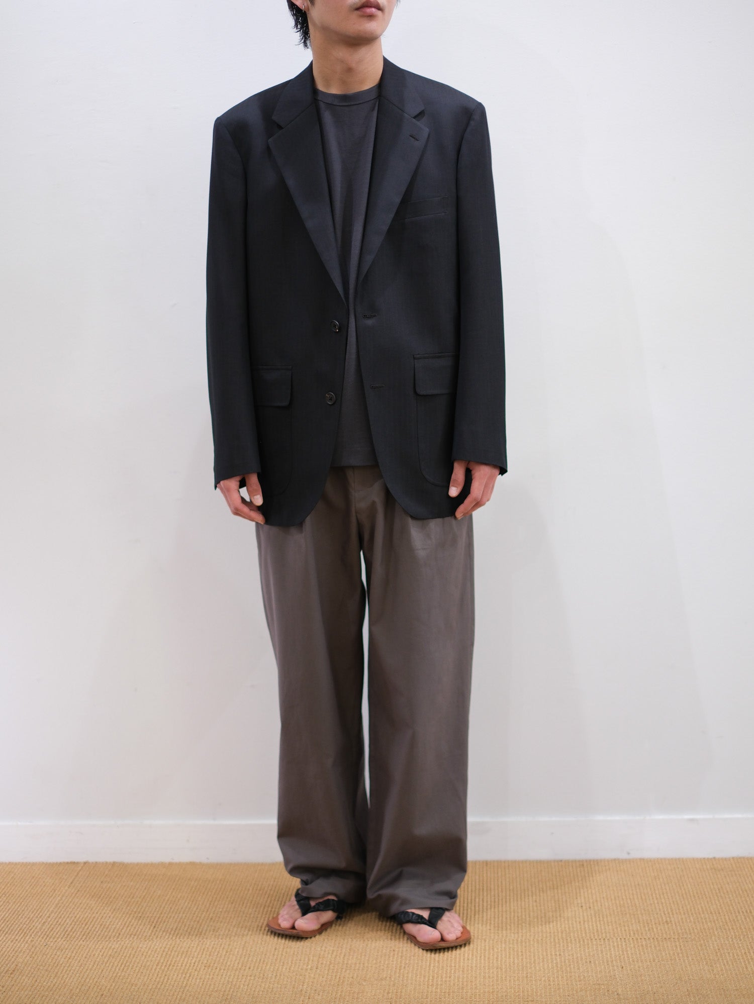 Model 175cm size L color BLACK BROWN着用