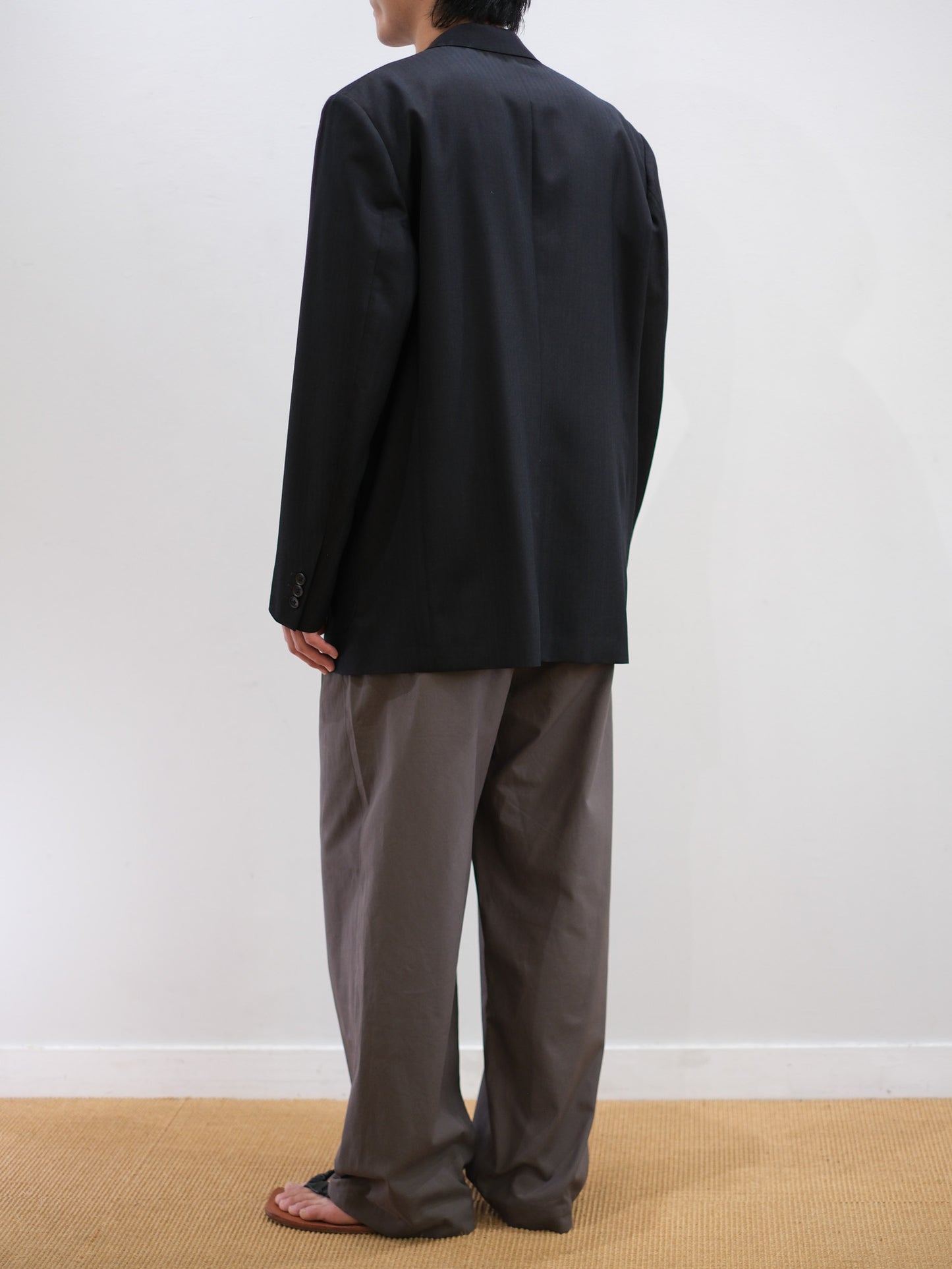 Model 175cm size L color BLACK BROWN着用