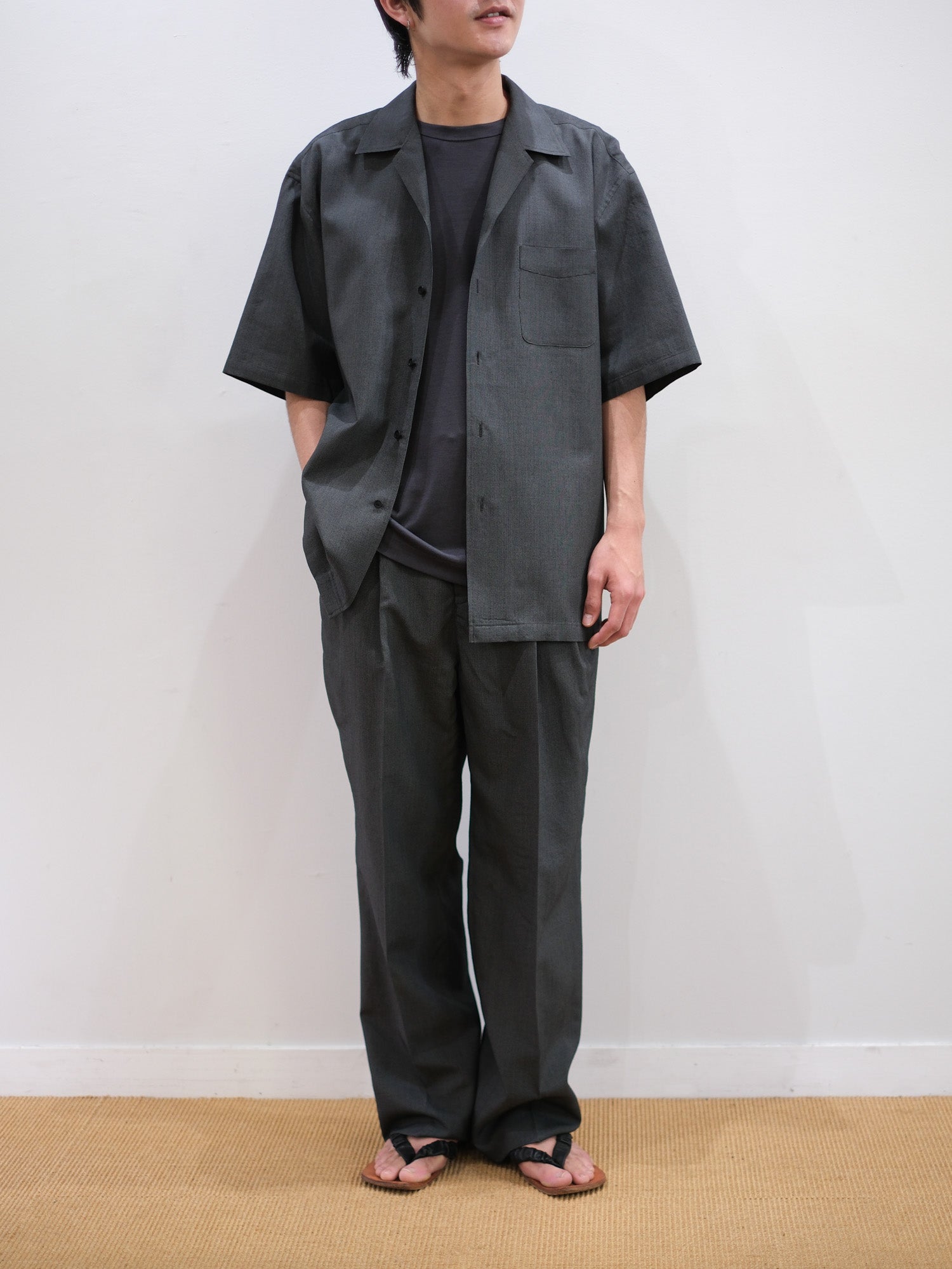 Super160's WOOL/SILK CRISPY 2-TUCK SLACKS｜BLACK – Cornier