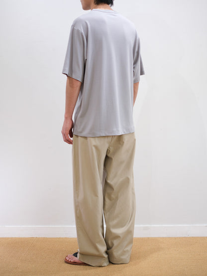 Model 175cm size L color ASH BEIGE着用