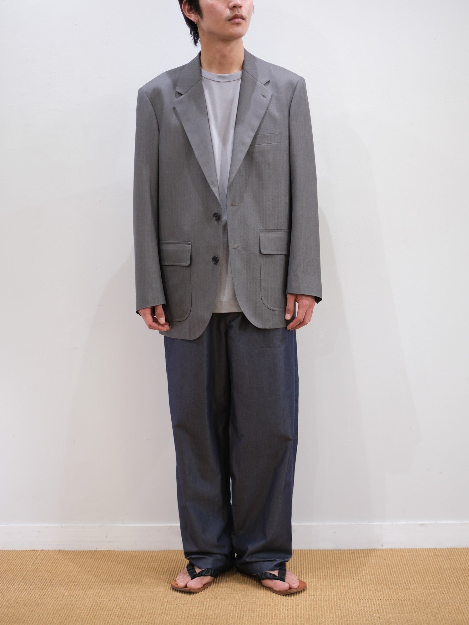 Model 175cm size L color GRAY着用