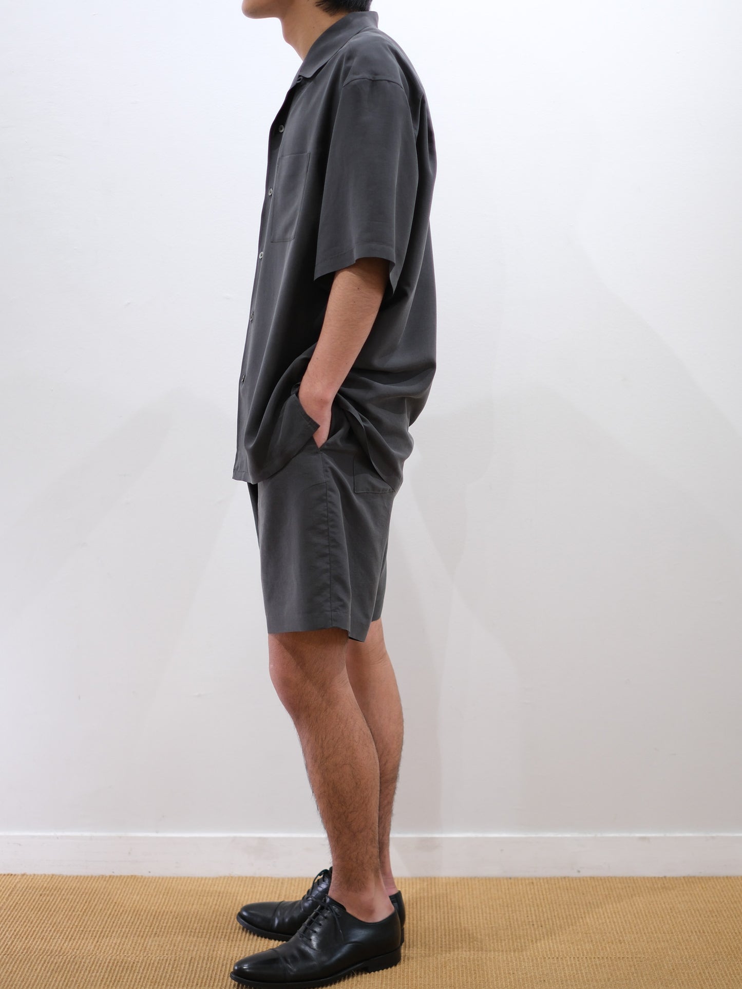 Model 175cm size M color FADE BLACK着用