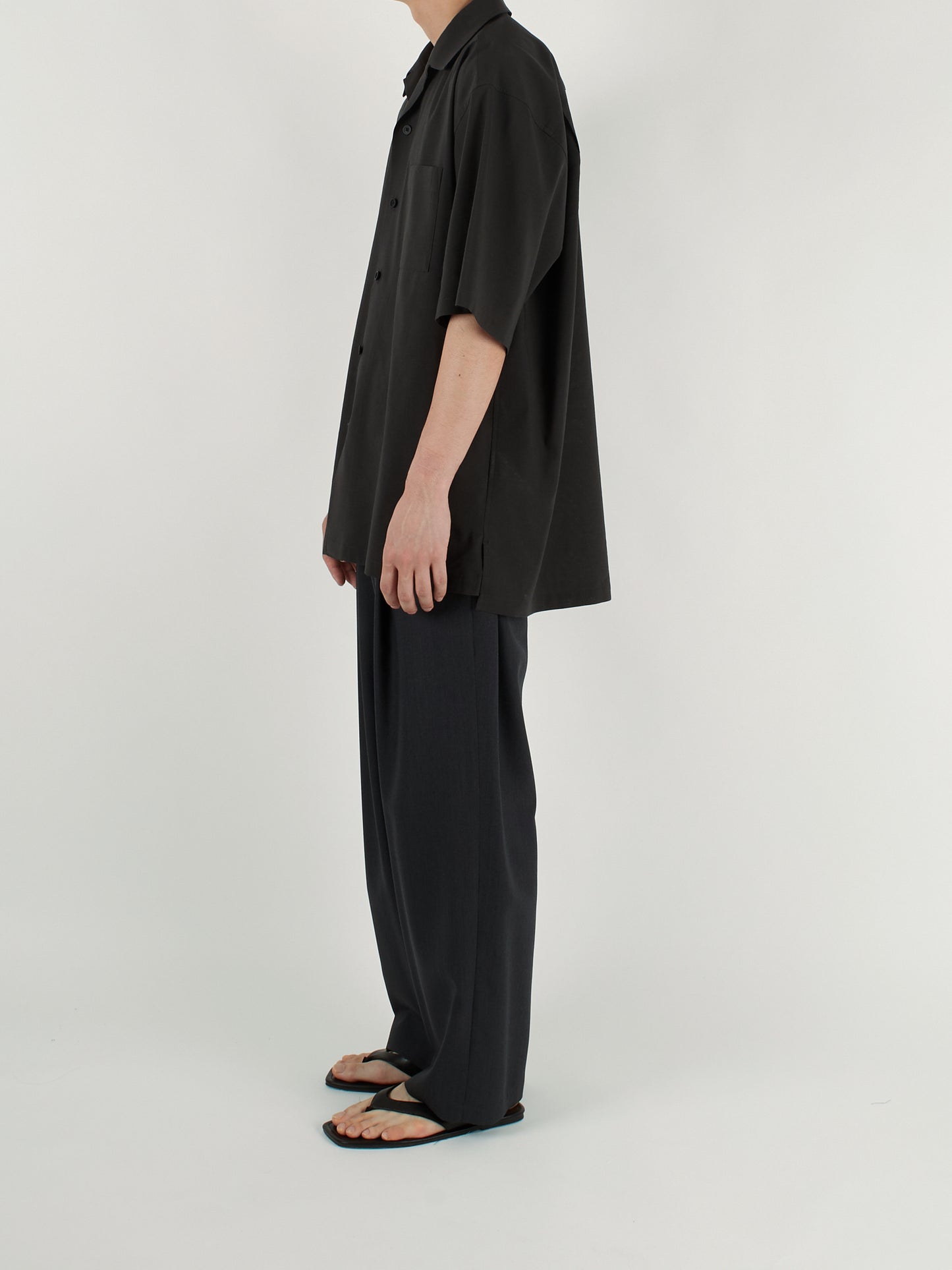 Model 176cm/62kg size L color BLACK着用