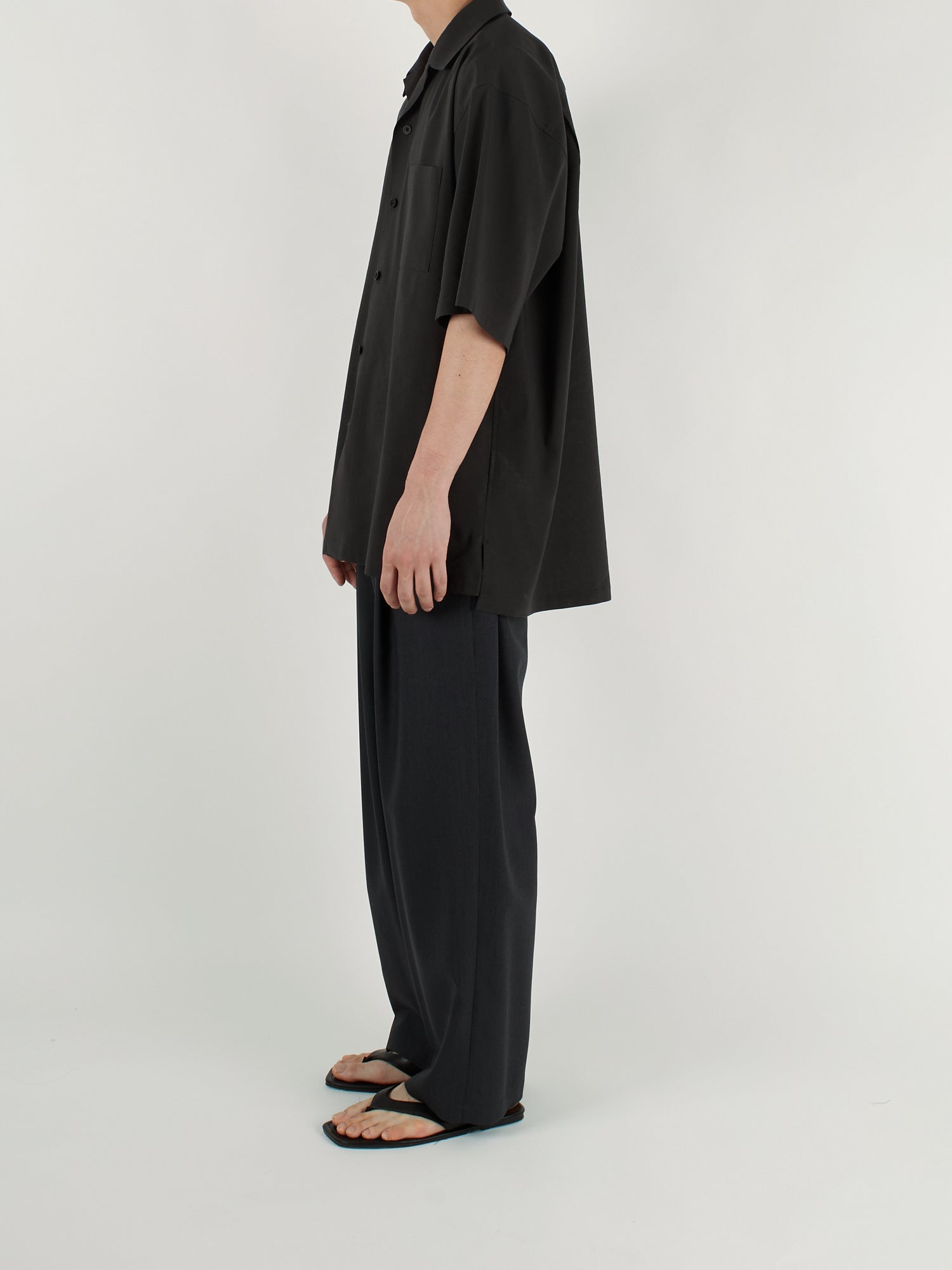 Model 176cm/62kg size L color BLACK着用