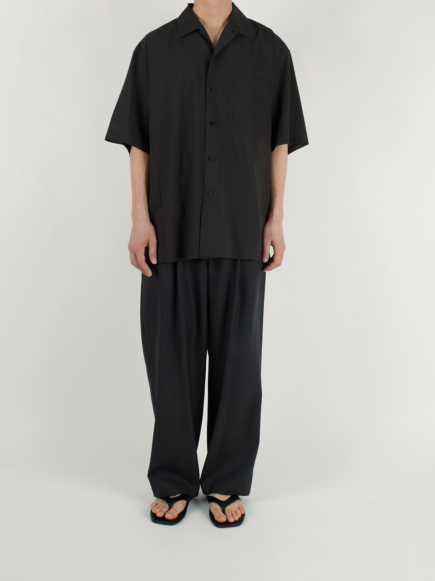 Model 176cm/62kg size L color BLACK着用