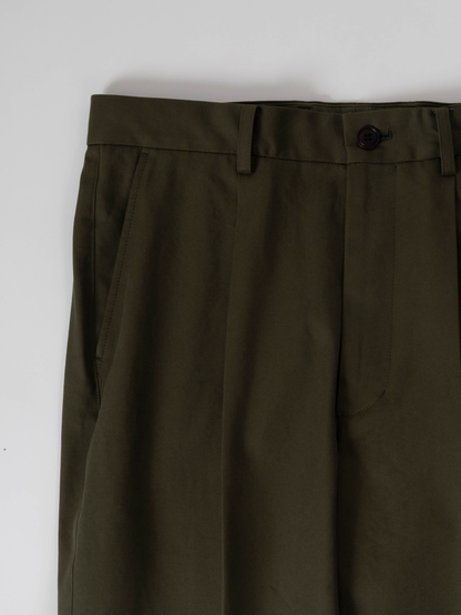 FINX COTTON GABARGINE PANTS｜KHAKI